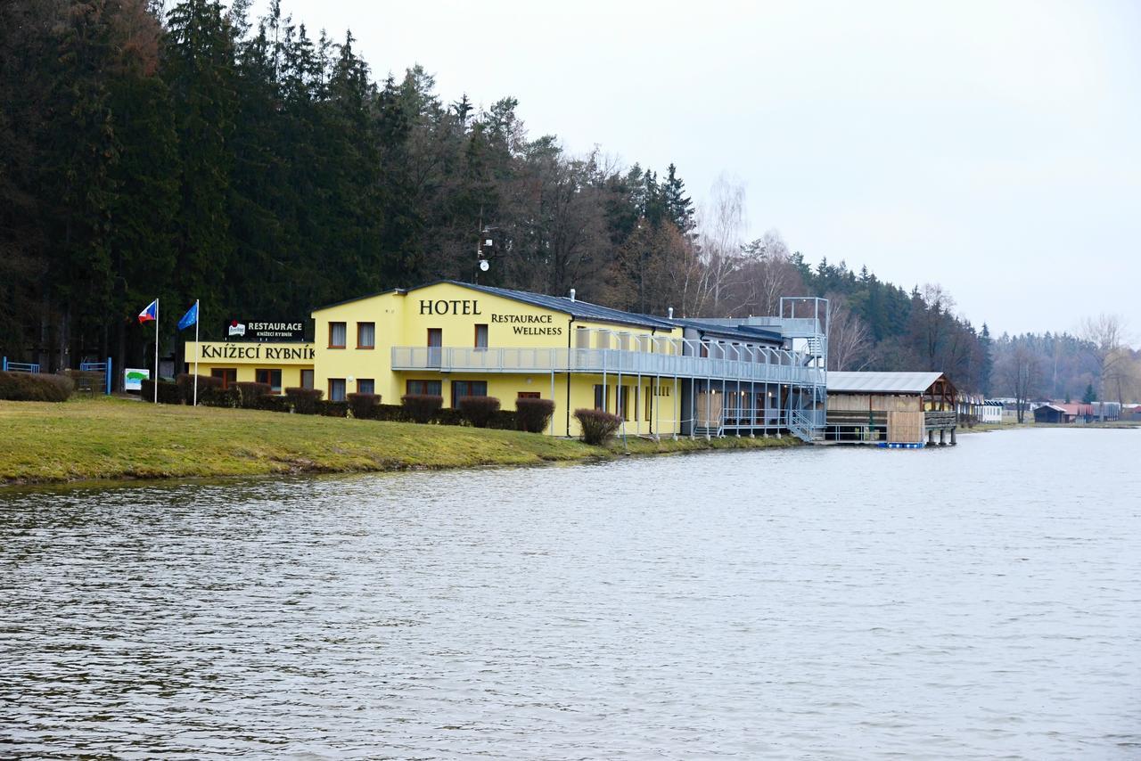 Hotel&wellness Knižecí rybník Tábor Exterior foto
