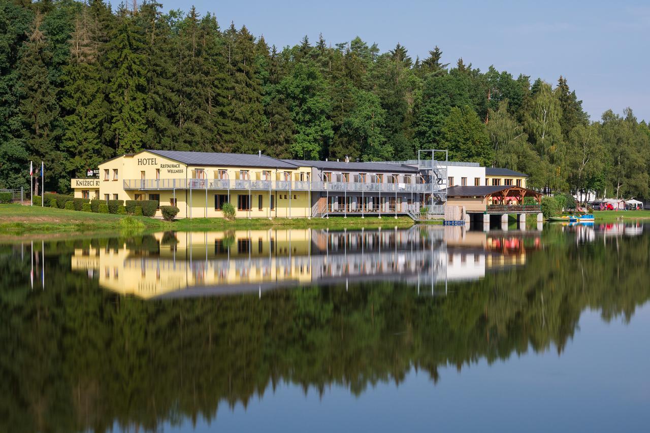 Hotel&wellness Knižecí rybník Tábor Exterior foto