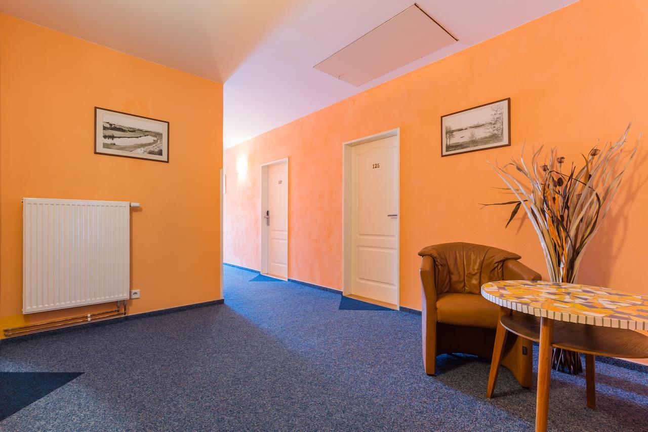 Hotel&wellness Knižecí rybník Tábor Exterior foto
